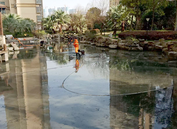 三江景观池淤泥清理