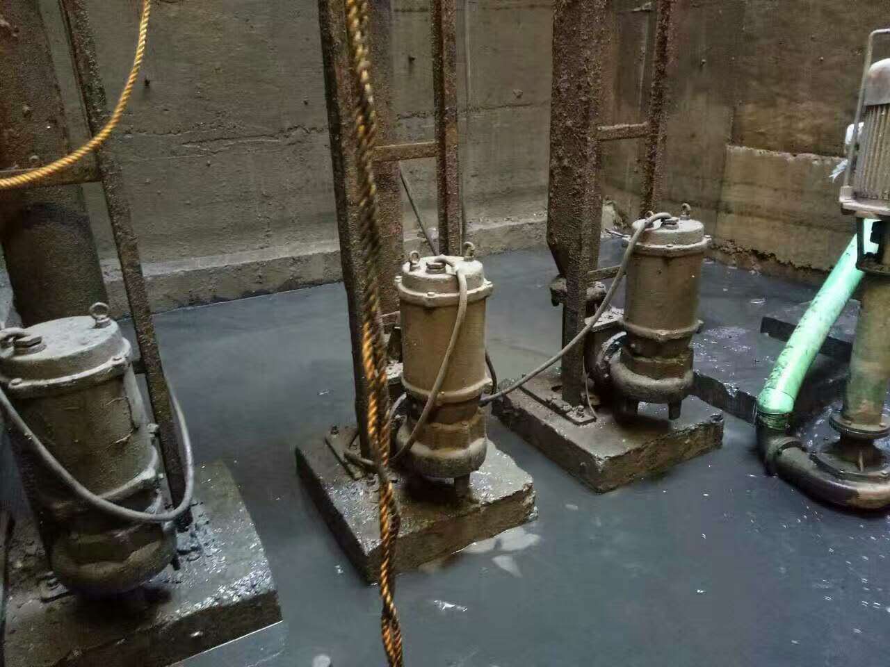 三江污水池清理