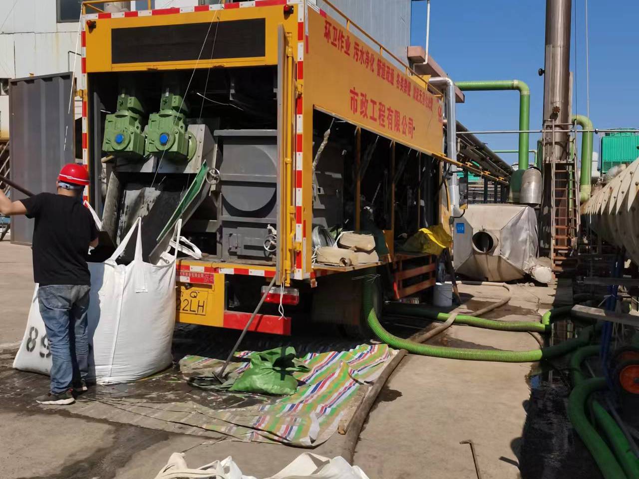 三江淤泥压干处理